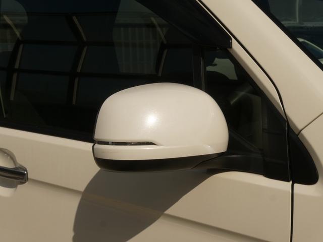 ◆ドアミラーウインカー◆ドアミラーにウインカーを装備しています。対向車に自身の進行方向を合図し安全に運転できます。