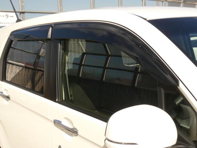 ◆ドアバイザー◆悪天候時にも窓を少し上げて換気を行えるので便利です♪