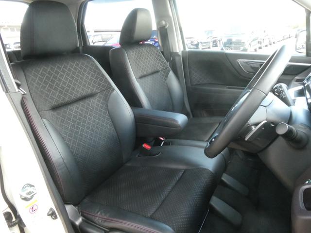 ◆運転席と助手席は足元が繋がっているので自由に行き来しやすいので駐車場が狭いときでも助手席側からスムーズに乗り降りできて便利！