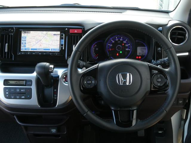 ◆ハンドル・インパネシフト◆シフトノブはインパネに配置されているので、運転席⇔助手席の移動が簡単。