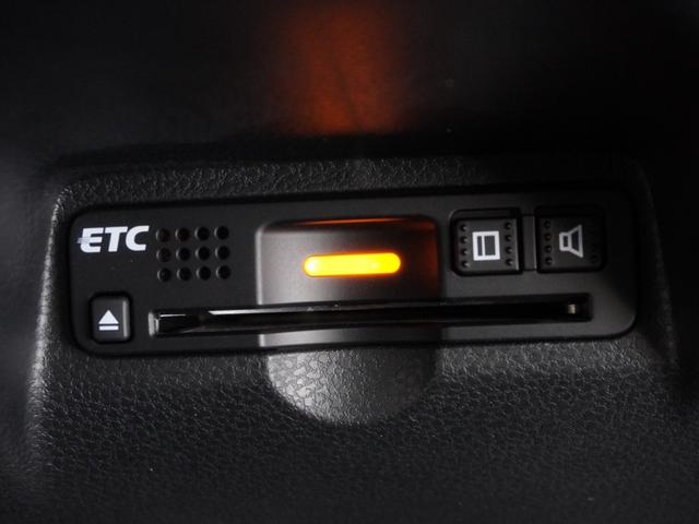 フィットハイブリッド ハイブリッド・10thアニバーサリー 1年保証ナビRカメETCクルコンDVD再生HID フルセグTV スマートキー スペアキー有 CD/DVD再生 アイドリングストップ 盗難防止装置 チップアップシート(4枚目)