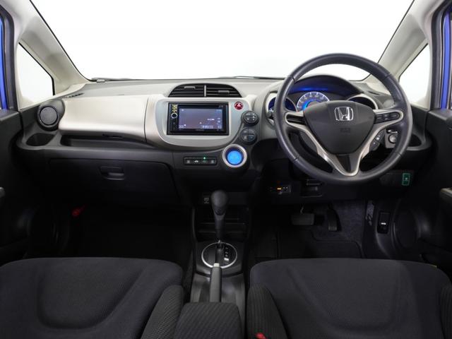 フィットハイブリッド ハイブリッド・10thアニバーサリー 1年保証ナビRカメETCクルコンDVD再生HID フルセグTV スマートキー スペアキー有 CD/DVD再生 アイドリングストップ 盗難防止装置 チップアップシート(6枚目)