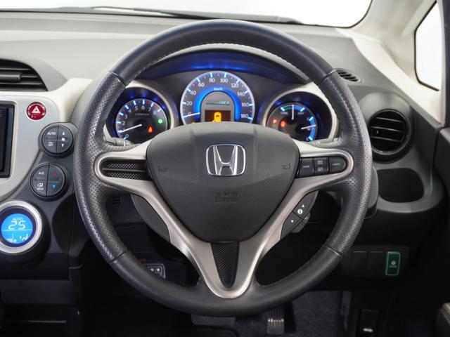 フィットハイブリッド ハイブリッド・10thアニバーサリー 1年保証ナビRカメETCクルコンDVD再生HID フルセグTV スマートキー スペアキー有 CD/DVD再生 アイドリングストップ 盗難防止装置 チップアップシート(7枚目)