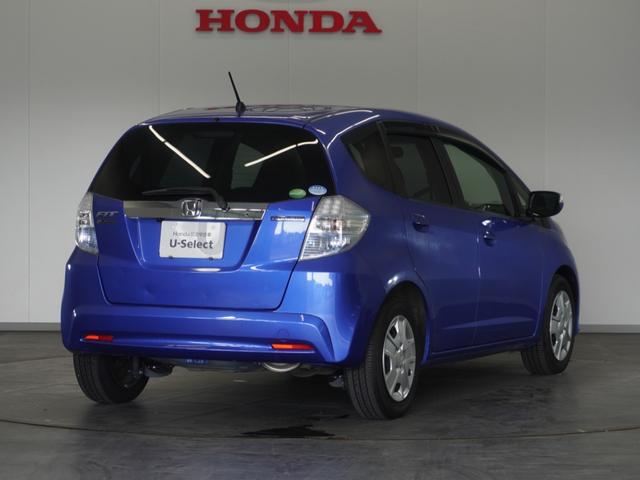 フィットハイブリッド ハイブリッド・10thアニバーサリー 1年保証ナビRカメETCクルコンDVD再生HID フルセグTV スマートキー スペアキー有 CD/DVD再生 アイドリングストップ 盗難防止装置 チップアップシート(12枚目)