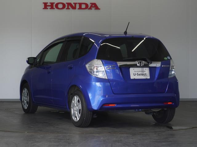 フィットハイブリッド ハイブリッド・10thアニバーサリー 1年保証ナビRカメETCクルコンDVD再生HID フルセグTV スマートキー スペアキー有 CD/DVD再生 アイドリングストップ 盗難防止装置 チップアップシート(13枚目)