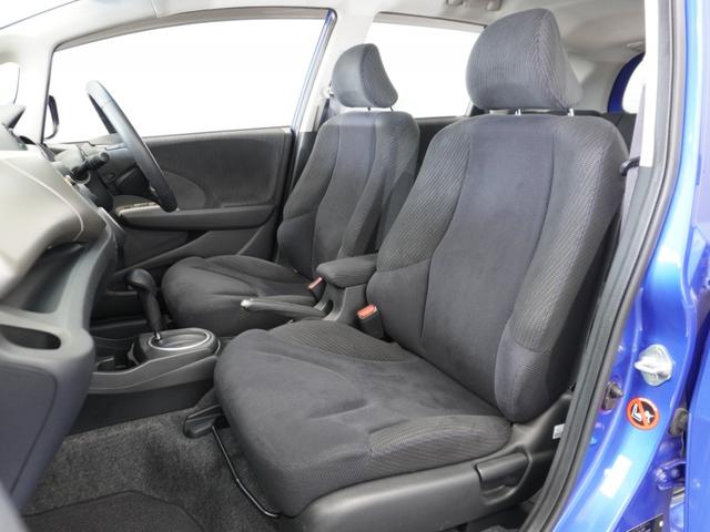 フィットハイブリッド ハイブリッド・10thアニバーサリー 1年保証ナビRカメETCクルコンDVD再生HID フルセグTV スマートキー スペアキー有 CD/DVD再生 アイドリングストップ 盗難防止装置 チップアップシート(17枚目)