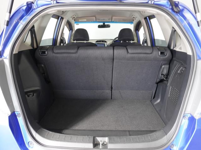 フィットハイブリッド ハイブリッド・10thアニバーサリー 1年保証ナビRカメETCクルコンDVD再生HID フルセグTV スマートキー スペアキー有 CD/DVD再生 アイドリングストップ 盗難防止装置 チップアップシート(20枚目)