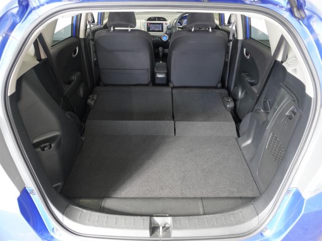 フィットハイブリッド ハイブリッド・10thアニバーサリー 1年保証ナビRカメETCクルコンDVD再生HID フルセグTV スマートキー スペアキー有 CD/DVD再生 アイドリングストップ 盗難防止装置 チップアップシート(21枚目)