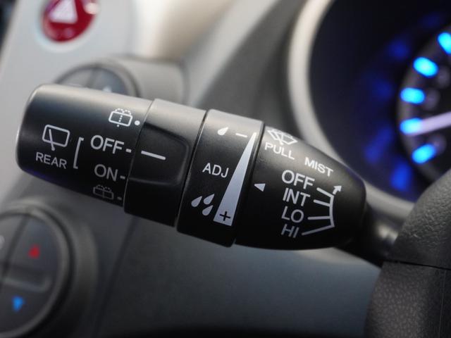 フィットハイブリッド ハイブリッド・10thアニバーサリー 1年保証ナビRカメETCクルコンDVD再生HID フルセグTV スマートキー スペアキー有 CD/DVD再生 アイドリングストップ 盗難防止装置 チップアップシート(28枚目)