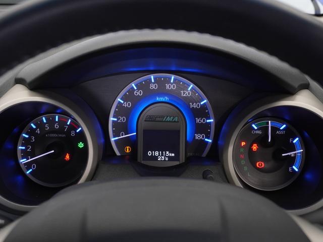 フィットハイブリッド ハイブリッド・10thアニバーサリー 1年保証ナビRカメETCクルコンDVD再生HID フルセグTV スマートキー スペアキー有 CD/DVD再生 アイドリングストップ 盗難防止装置 チップアップシート(30枚目)