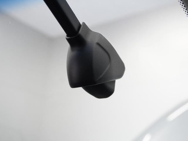 フィット e:HEVホーム20周年特別仕様車カーサ 2年保証ナビDレコRカメETCクルコンBT地デジ 渋滞追従クルーズ 障害物センサー シートヒーター オートハイビーム Bluetooth フルセグTV 16インチ純正アルミホイール(4枚目)