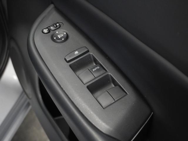 フィット e:HEVホーム20周年特別仕様車カーサ 2年保証ナビDレコRカメETCクルコンBT地デジ 渋滞追従クルーズ 障害物センサー シートヒーター オートハイビーム Bluetooth フルセグTV 16インチ純正アルミホイール(30枚目)