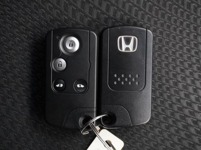 ステップワゴンスパーダ Zクールスピリット 1年保証ナビRカメETC両電扉BTパドルシフト クルーズコントロール フルセグTV DVD再生 17インチ純正アルミホイール HIDヘッドライト アイドリングストップ 横滑り防止装置 盗難防止装置(14枚目)