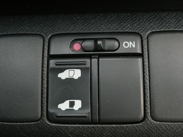 ステップワゴンスパーダ Ｓ　ワンオーナー車　７インチナビ（純正用品　ＶＸＨ－０９８ＣＶＵ）　バックカメラ　ＥＴＣ　ＨＩＤヘッドライト　片側電動スライドドア　パドルシフト　オートエアコン　電動格納ドアミラー　純正アルミ　ＡＢＳ（17枚目）