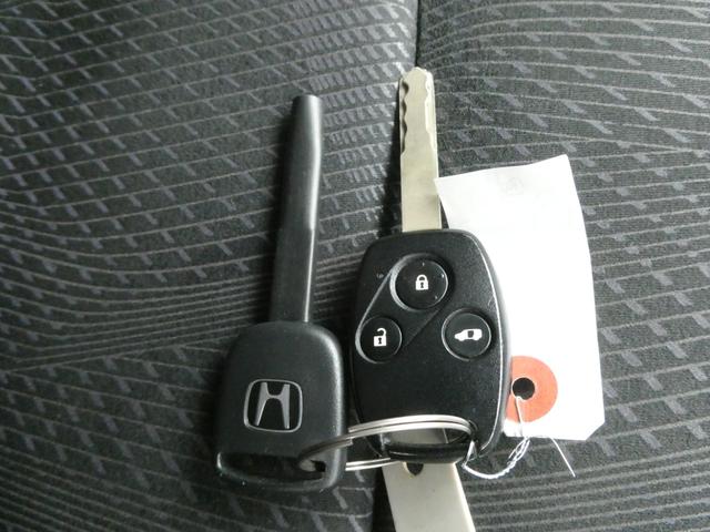 ステップワゴンスパーダ Ｓ　ワンオーナー車　７インチナビ（純正用品　ＶＸＨ－０９８ＣＶＵ）　バックカメラ　ＥＴＣ　ＨＩＤヘッドライト　片側電動スライドドア　パドルシフト　オートエアコン　電動格納ドアミラー　純正アルミ　ＡＢＳ（58枚目）