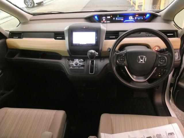 フリード Ｇ・ホンダセンシング　ワンオーナー　７インチナビ　バックカメラ　ＥＴＣ　アダプティブクルーズコントロール　両側電動スライドドア　Ｂｌｕｅｔｏｏｔｈ　衝突被害軽減ブレーキ　スマートキー　３列シート　ＣＤ　ＤＶＤ　禁煙車（7枚目）