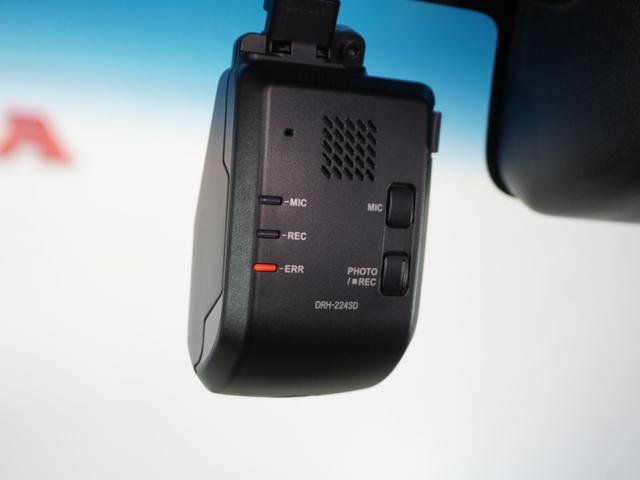 ���h���C�u���R�[�_�[���f���E�����Ȃǂ��L�^���鎩���ԗp�̑��u�ł��B�@�������̎��̂̍ۂ̋L�^�͂������A���s�̍ۂ̎v���o�Ƃ��ăh���C�u�̉f�����y���ނ��Ƃ��ł��܂��B