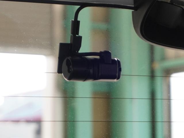 ���̎Ԃɂ̓��A�ɂ��h���C�u���R�[�_�[�𑕔����Ă���܂����f���E�����Ȃǂ��L�^���鎩���ԗp�̑��u�ł��B�@�������̎��̂̍ۂ̋L�^�͂������A���s�̍ۂ̎v���o�Ƃ��ăh���C�u�̉f�����y���ނ��Ƃ��ł��܂��B