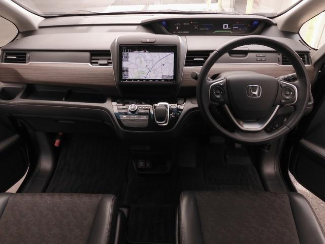 フリードハイブリッド ハイブリッド・クロスターホンダセンシング 9インチナビ Bluetooth Rカメラ 音楽録音 LEDオートライト 両側パワースライドドア 前後ドラレコ スマートキー2個 本革ステアリング 衝突軽減ブレーキ レーンキープ ワンオーナー(8枚目)