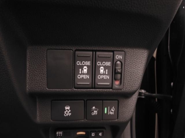 フリードハイブリッド ハイブリッド・クロスターホンダセンシング 9インチナビ Bluetooth Rカメラ 音楽録音 LEDオートライト 両側パワースライドドア 前後ドラレコ スマートキー2個 本革ステアリング 衝突軽減ブレーキ レーンキープ ワンオーナー(17枚目)