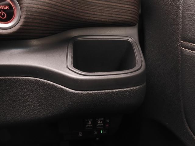 フリードハイブリッド ハイブリッド・クロスターホンダセンシング 9インチナビ Bluetooth Rカメラ 音楽録音 LEDオートライト 両側パワースライドドア 前後ドラレコ スマートキー2個 本革ステアリング 衝突軽減ブレーキ レーンキープ ワンオーナー(66枚目)