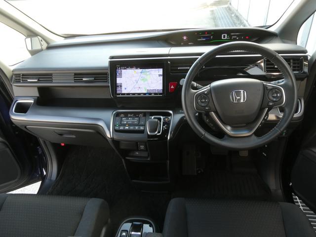 ◆視界広々で非常に運転しやすくロングドライブでも疲れを感じさせないすっきりとまとまったインパネ周りです。