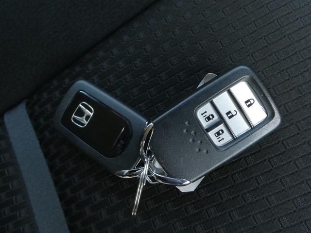 ◆スマートキー◆カギをバッグやポケットに入れたままでもドアロックの開閉ができる『スマートキー』付き！雨天や暗くなってもカギを取り出す必要がなくドアの開錠＆エンジンも始動できます