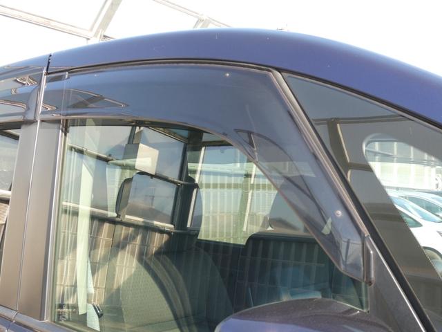 ◆ドアバイザー◆悪天候時にも窓を少し上げて換気を行えるので便利です♪