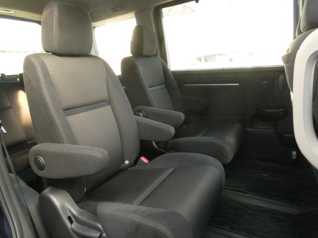 ◆ゆったり座れる大型で上質なシート。ゆとりのサイズと十分な厚みで豊かな座り心地を生み、ロングドライブでも疲れにくいシートです。