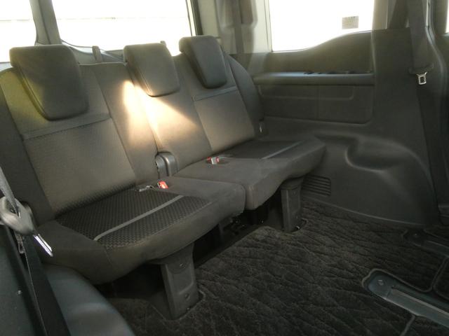 ◆ご家族とスキーやキャンプ、または年に１回、親孝行の温泉旅行。そんな時にとても役に立つ広々３列目シート。普段は畳んでおいて荷物スペースにしても良いですね！