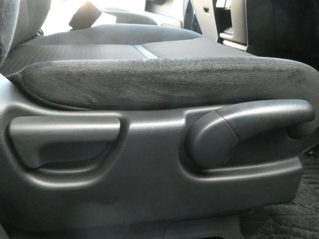 ◆シートハイトアジャスター◆運転席を上下に高さ調節ができます！運転ポジションを体格に合わせてシート調整できます。