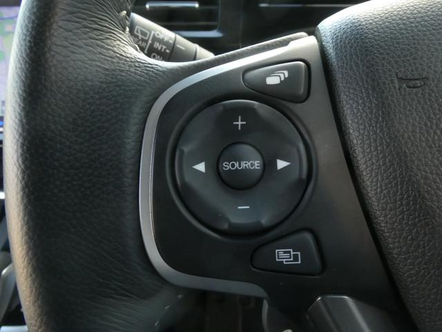 ◆オーディオリモコンスイッチ◆ハンドルにスイッチが装備されてます。視点をそらすことなく、ボリューム調整・オーディオソース切替・選曲が出来ます。安全運転しながら操作が可能になりました。