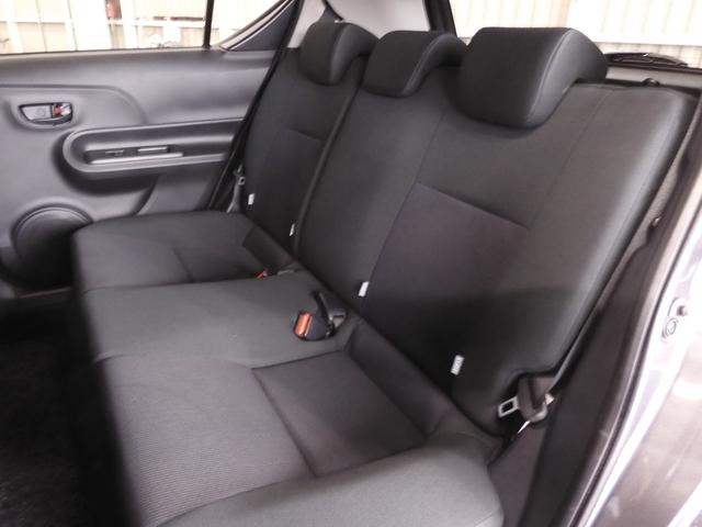 アクア Ｓ　ワンオーナー　７インチナビ　バックカメラ　ＥＴＣ　Ｂｌｕｅｔｏｏｔｈ　衝突被害軽減ブレーキ　横滑り防止装置　ワンセグＴＶ　オートライト　オートエアコン　スマートキー　電動格納ドアミラー　盗難防止装置（10枚目）