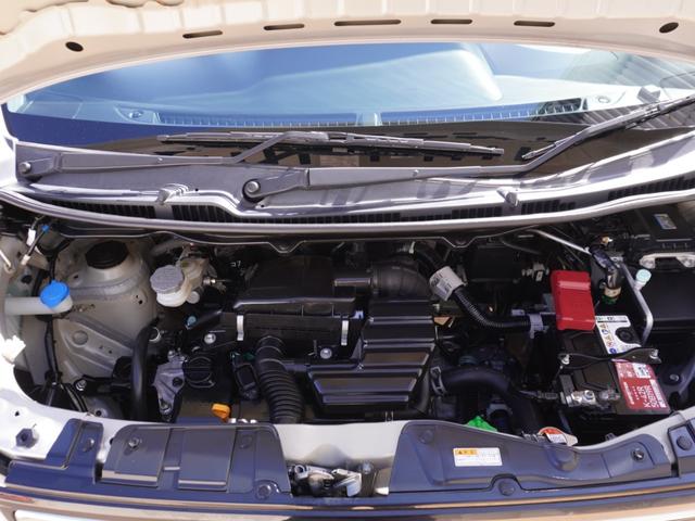 ◆エンジンルーム◆車の心臓部分のエンジンルームが汚いとトラブルの基になります。当店は専用の液剤を使って徹底的に綺麗にします。