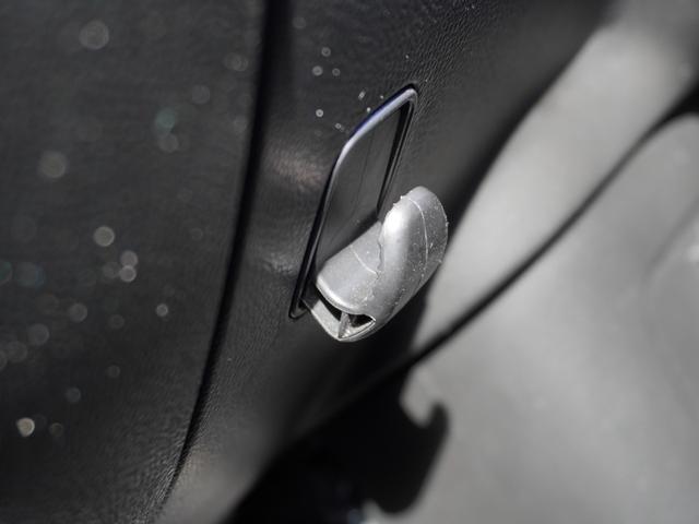 ◆コンビ二フック◆ちょっとした買い物の袋を吊り下げたり、ゴミ袋を吊り下げられるコンビニフックがあり車内を転がらず便利です！