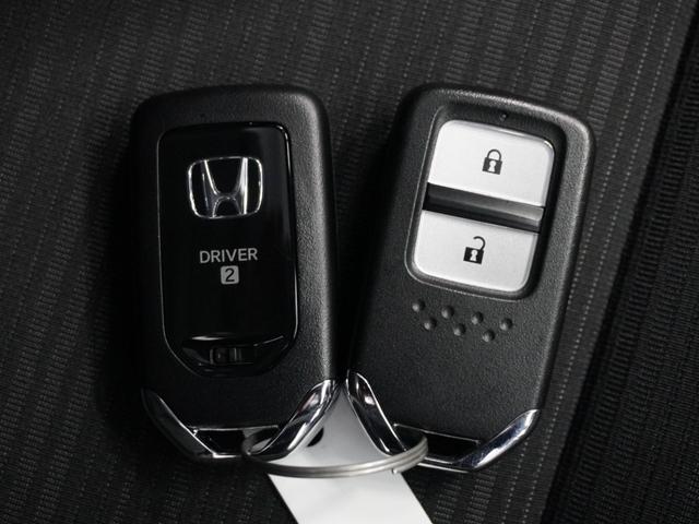 WR-V Z+ブラックスタイル 2年保証ナビDレコRカメETCクルコンBT地デジ Bluetooth パドルシフト 障害物センサー オートハイビーム デイライト 本革巻きハンドル 17インチ純正アルミホイール スペアキー有(18枚目)