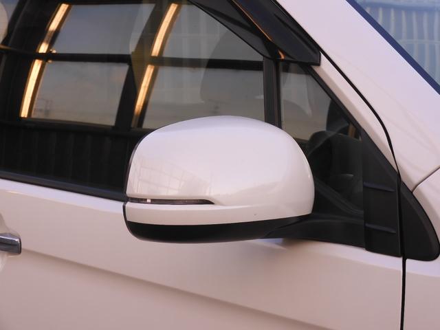 ◆ドアミラーウインカー◆ドアミラーにウインカーを装備しています。対向車に自身の進行方向を合図し安全に運転できます。