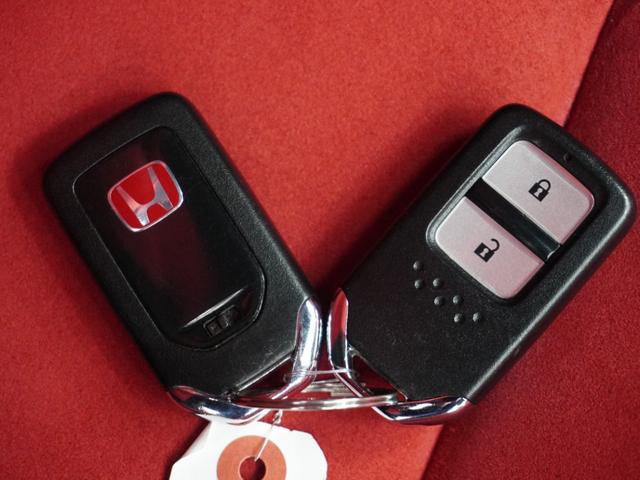 シビック タイプＲ　１年保証ナビＤレコＲカメＥＴＣクルコンＢＴ地デジ　６速ＭＴ　リアドラレコ　２０インチアルミホイール　Ｂｌｕｅｔｏｏｔｈ　ＣＤ／ＤＶＤ再生　ＬＥＤヘッドライト　電子パーキング　スペアキー有（15枚目）