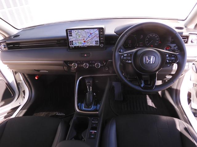 ヴェゼル ｅ：ＨＥＶＺ　ワンオーナー　９インチナビ　バックカメラ　ドラレコ　ＥＴＣ　渋滞追従クルーズ　障害物センサー　シートヒーター　Ｂｌｕｅｔｏｏｔｈ　ＵＳＢ接続　デイライト　ヒルダウンアシスト　ブラインドスポット　禁煙車（8枚目）