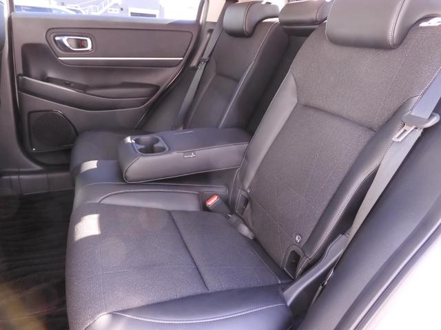 ヴェゼル ｅ：ＨＥＶＺ　ワンオーナー　９インチナビ　バックカメラ　ドラレコ　ＥＴＣ　渋滞追従クルーズ　障害物センサー　シートヒーター　Ｂｌｕｅｔｏｏｔｈ　ＵＳＢ接続　デイライト　ヒルダウンアシスト　ブラインドスポット　禁煙車（10枚目）