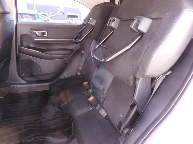 ヴェゼル ｅ：ＨＥＶＺ　ワンオーナー　９インチナビ　バックカメラ　ドラレコ　ＥＴＣ　渋滞追従クルーズ　障害物センサー　シートヒーター　Ｂｌｕｅｔｏｏｔｈ　ＵＳＢ接続　デイライト　ヒルダウンアシスト　ブラインドスポット　禁煙車（11枚目）