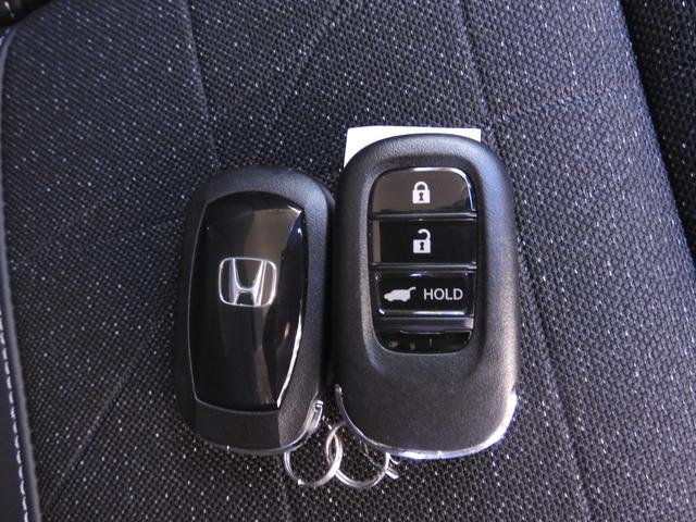 ヴェゼル ｅ：ＨＥＶＺ　ワンオーナー　９インチナビ　バックカメラ　ドラレコ　ＥＴＣ　渋滞追従クルーズ　障害物センサー　シートヒーター　Ｂｌｕｅｔｏｏｔｈ　ＵＳＢ接続　デイライト　ヒルダウンアシスト　ブラインドスポット　禁煙車（20枚目）