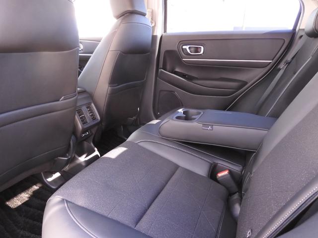 ヴェゼル ｅ：ＨＥＶＺ　ワンオーナー　９インチナビ　バックカメラ　ドラレコ　ＥＴＣ　渋滞追従クルーズ　障害物センサー　シートヒーター　Ｂｌｕｅｔｏｏｔｈ　ＵＳＢ接続　デイライト　ヒルダウンアシスト　ブラインドスポット　禁煙車（36枚目）