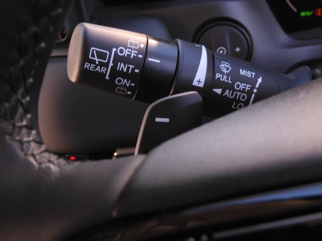 ヴェゼル ｅ：ＨＥＶＺ　ワンオーナー　９インチナビ　バックカメラ　ドラレコ　ＥＴＣ　渋滞追従クルーズ　障害物センサー　シートヒーター　Ｂｌｕｅｔｏｏｔｈ　ＵＳＢ接続　デイライト　ヒルダウンアシスト　ブラインドスポット　禁煙車（51枚目）