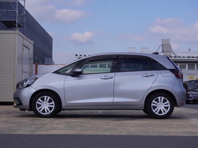 フィット ホーム　ワンオーナー　９インチナビ　バックカメラ　ドラレコ　渋滞追従クルーズ　Ｂｌｕｅｔｏｏｔｈ　障害物センサー　ＵＳＢ入力端子　デイライト　オートハイビーム　衝突被害軽減ブレーキ　スペアキー有　禁煙車（16枚目）