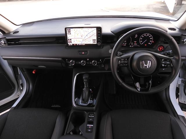 ヴェゼル ｅ：ＨＥＶＺ　ワンオーナー　９インチナビ　バックカメラ　ドラレコ　ＥＴＣ　渋滞追従クルーズ　Ｂｌｕｅｔｏｏｔｈ　障害物センサー　シートヒーター　ダウンヒルアシスト　ハンドルヒーター　本革巻ハンドル　オートハイビーム（8枚目）