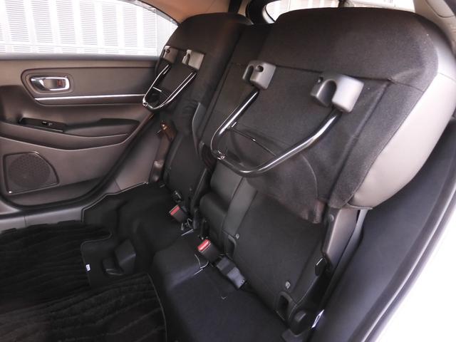 ヴェゼル ｅ：ＨＥＶＺ　ワンオーナー　９インチナビ　バックカメラ　ドラレコ　ＥＴＣ　渋滞追従クルーズ　Ｂｌｕｅｔｏｏｔｈ　障害物センサー　シートヒーター　ダウンヒルアシスト　ハンドルヒーター　本革巻ハンドル　オートハイビーム（12枚目）