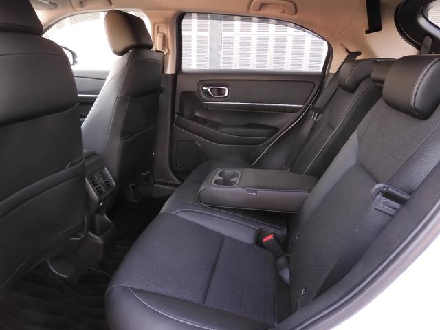 ヴェゼル ｅ：ＨＥＶＺ　ワンオーナー　９インチナビ　バックカメラ　ドラレコ　ＥＴＣ　渋滞追従クルーズ　Ｂｌｕｅｔｏｏｔｈ　障害物センサー　シートヒーター　ダウンヒルアシスト　ハンドルヒーター　本革巻ハンドル　オートハイビーム（45枚目）