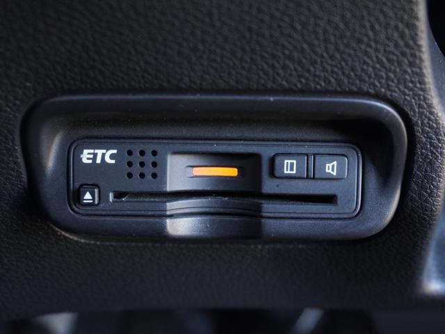 ヴェゼル ハイブリッドＺ・ホンダセンシング　ワンオーナー車　純正７インチナビ　フルセグ　リアカメラ　ＥＴＣ　衝突軽減ブレーキ　シートヒーター　パドルシフト　レーンアシスト　ＬＥＤオートライト・フォグライト　アイドリングストップ　アルミ　ＵＳＢ（5枚目）