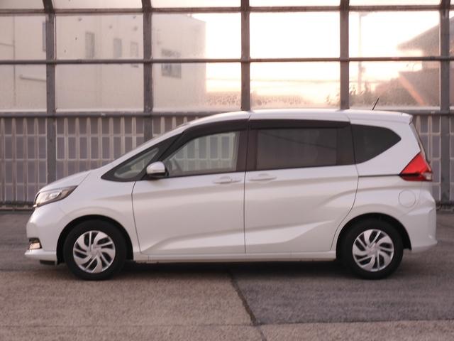 フリード Ｇ・ホンダセンシング　ワンオーナー車　７インチナビ（純正用品ＶＸＭ－２１４ＶＦｉ）　バックカメラ　社外ドラレコ　ＥＴＣ　両側電動スライドドア　シートヒーター　Ｂｌｕｅｔｏｏｔｈ　ＬＥＤオートライト　衝突被害軽減ブレーキ（16枚目）